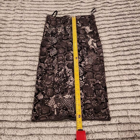 Black and gray BCBG snakeskin print midi skirt size XS, new without tags! - Picture 8 of 9